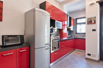 vanchiglietta colourful apartment