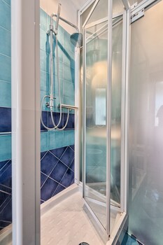 vanchiglietta colourful apartment