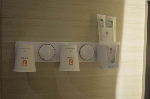 7 days premium shenzhen longgang dayun subway station branch