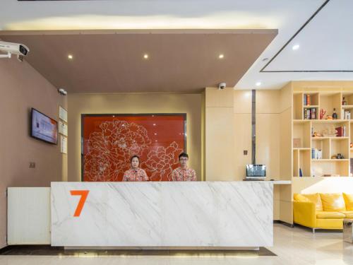 7 days premium shenzhen longgang dayun subway station branch