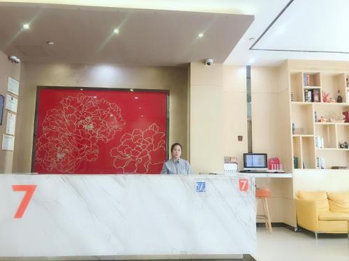 7 days premium shenzhen longgang dayun subway station branch