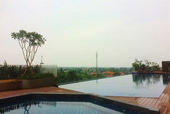 Elegant Studio Apartment At Springwood Residence,,0 star