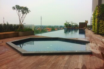 Elegant Studio Apartment At Springwood Residence,,0 star