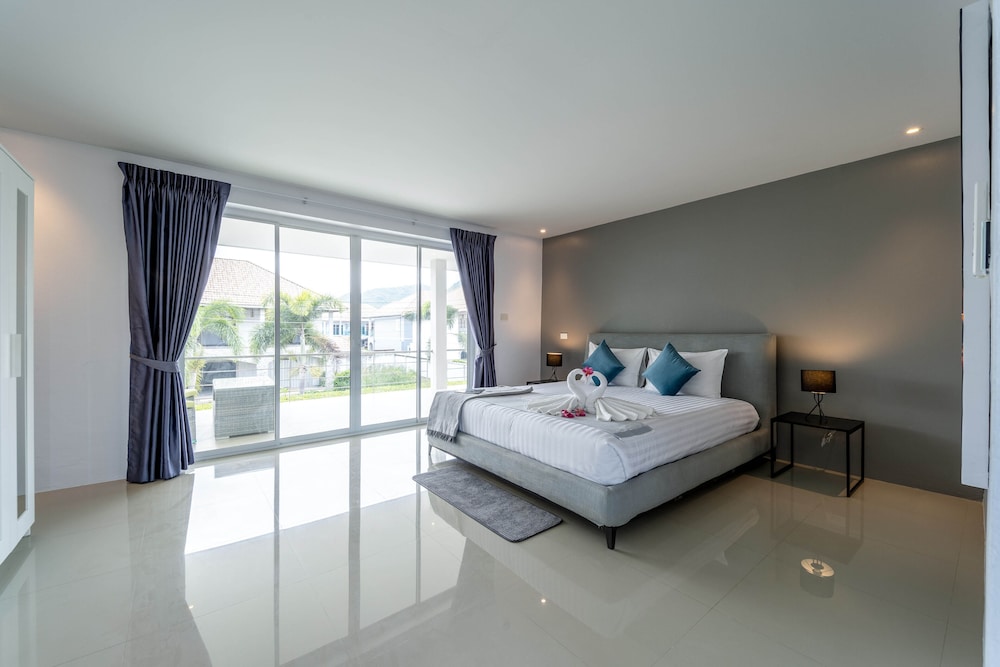 modern 4 bedrooms pool villa vy