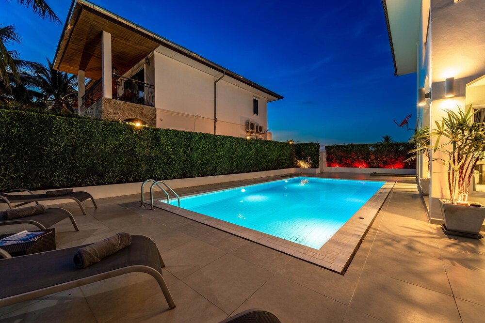 modern 4 bedrooms pool villa vy