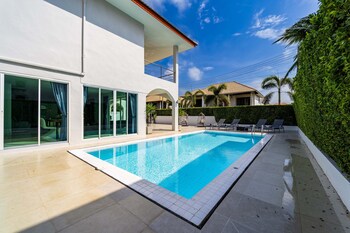 modern 4 bedrooms pool villa vy