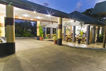 le uaina beach resort