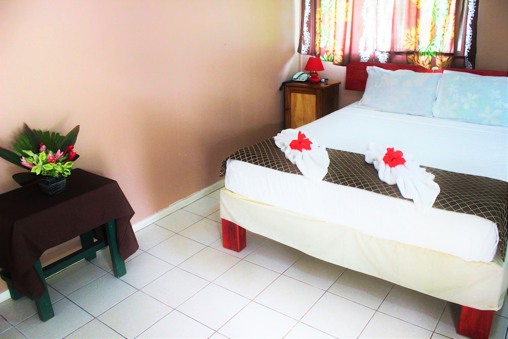 le uaina beach resort