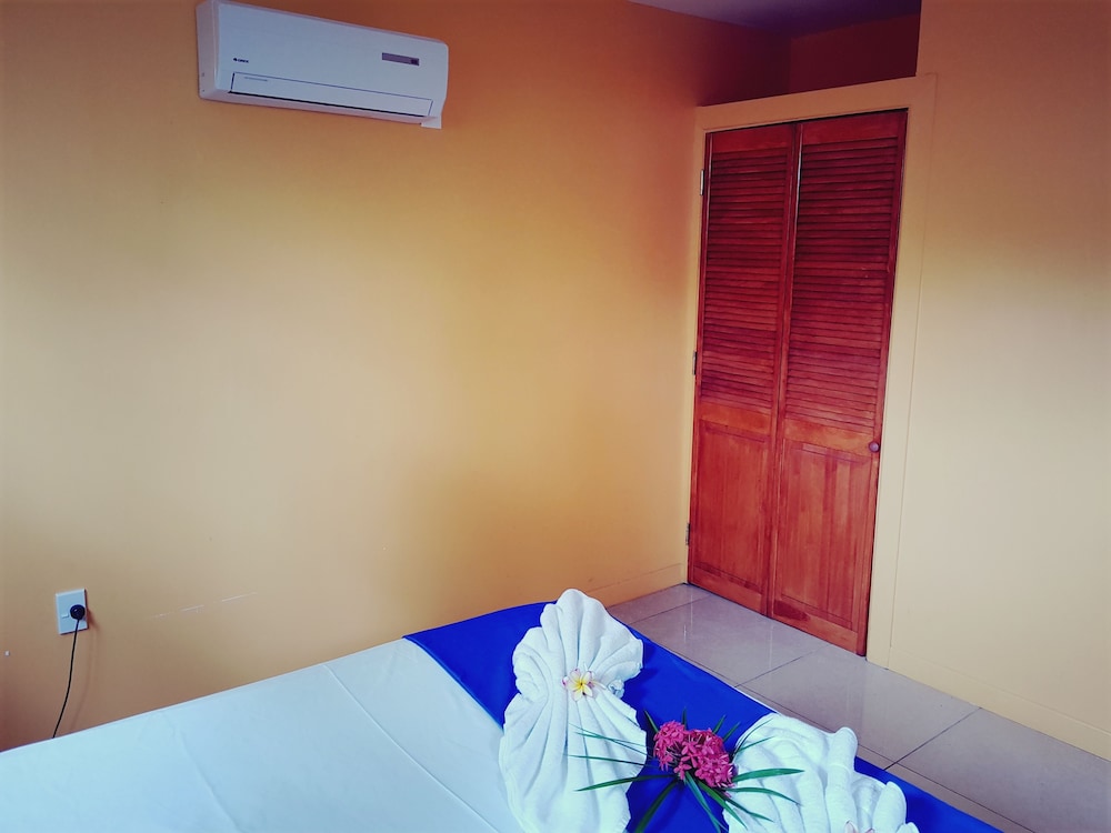 le uaina beach resort