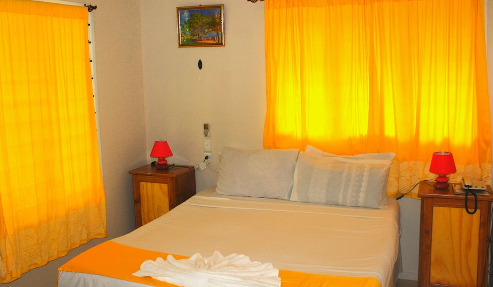 le uaina beach resort