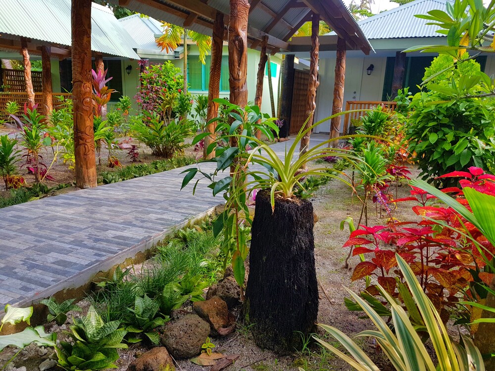 le uaina beach resort