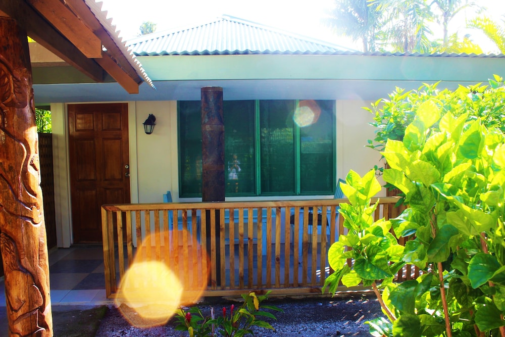 le uaina beach resort