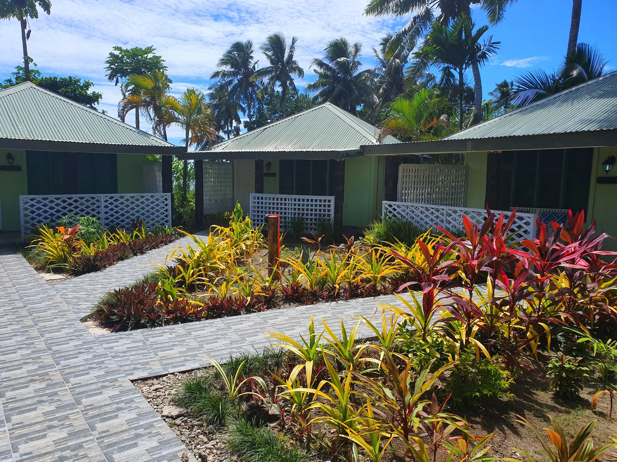 le uaina beach resort