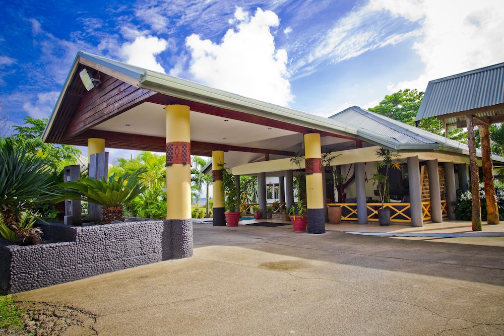 le uaina beach resort