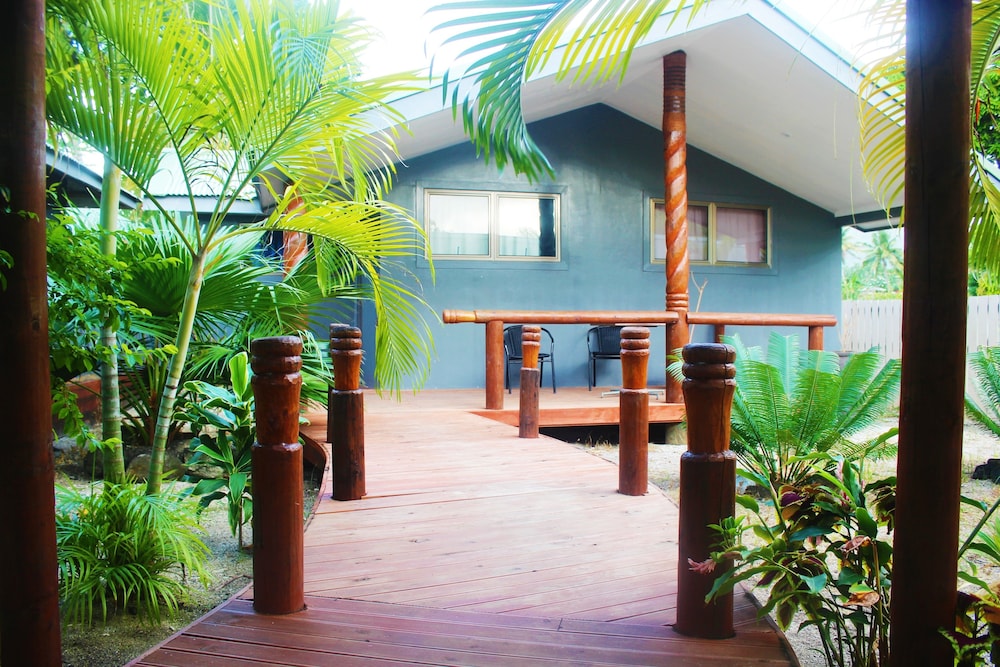 le uaina beach resort