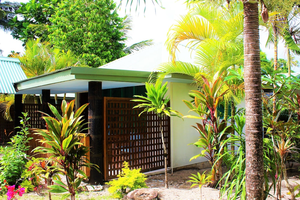 le uaina beach resort