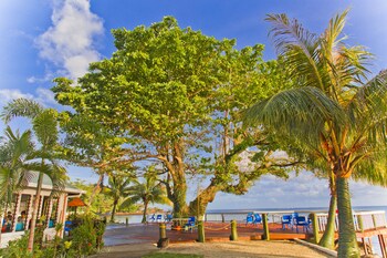 le uaina beach resort