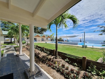 le uaina beach resort