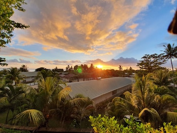 le uaina beach resort