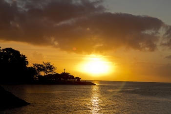 le uaina beach resort