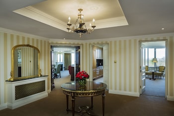 cheval thorney court at hyde park