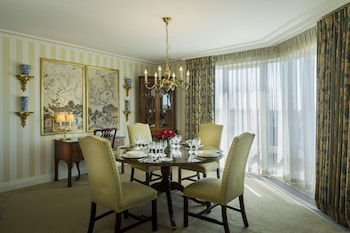 cheval thorney court at hyde park