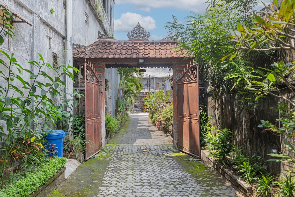 arya guest house