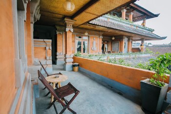 arya guest house