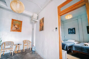 arya guest house