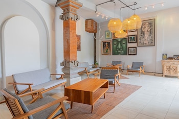 arya guest house