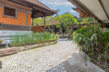 arya guest house