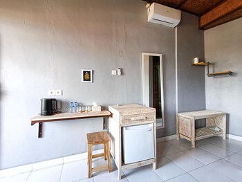 arya guest house