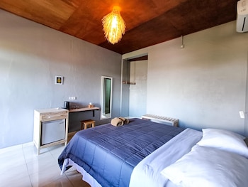 arya guest house