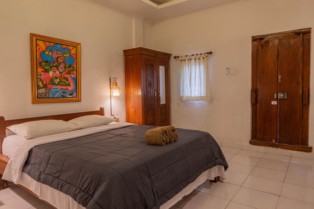 arya guest house