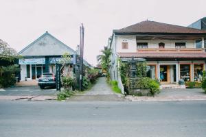 arya guest house