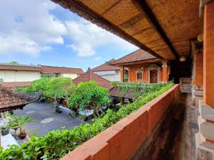 arya guest house