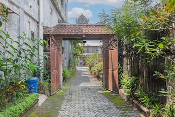 arya guest house