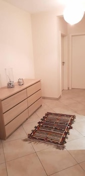 large modern flat 100m2 in city center parking