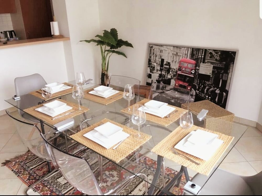 large modern flat 100m2 in city center parking