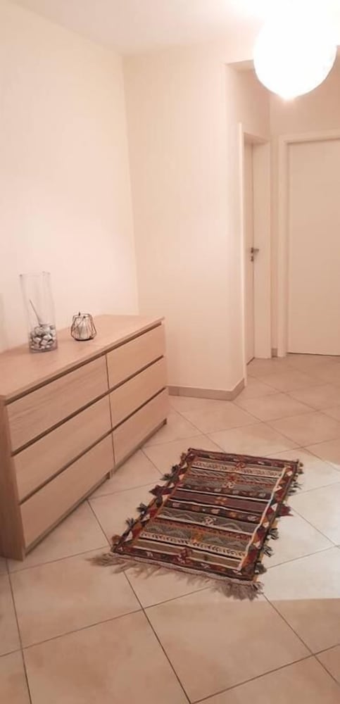 large modern flat 100m2 in city center parking