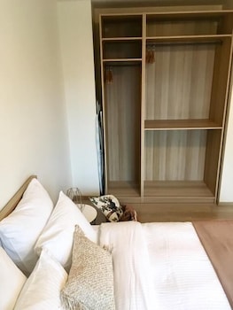 large modern flat 100m2 in city center parking