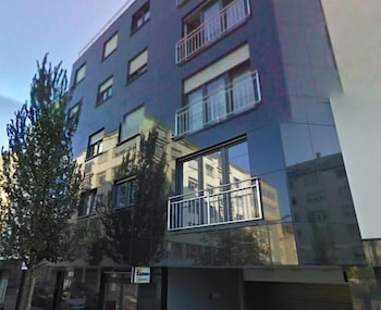 large modern flat 100m2 in city center parking