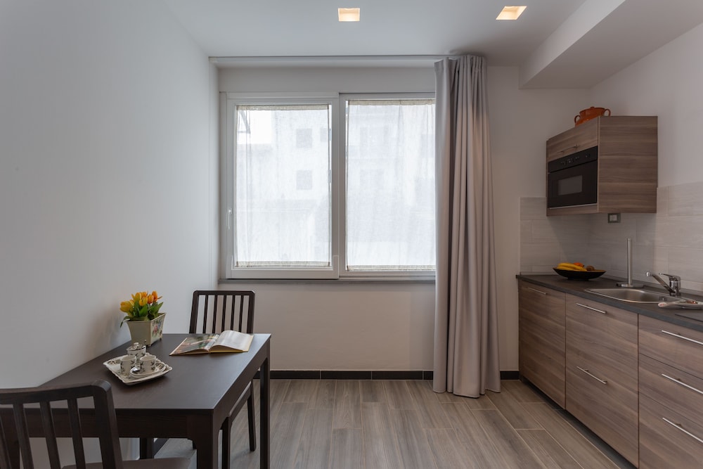 carlas rooms with private bathroom and kitchen