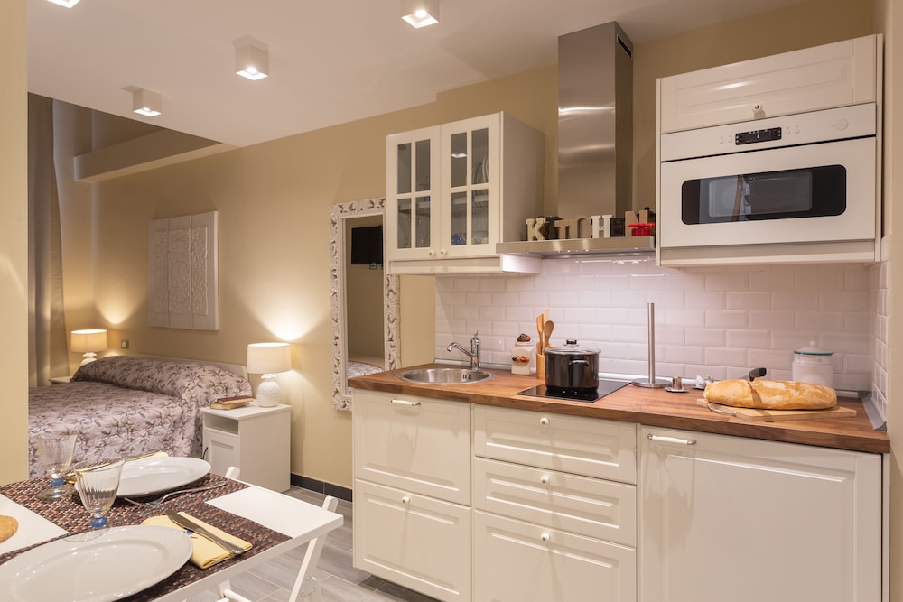 carlas rooms with private bathroom and kitchen