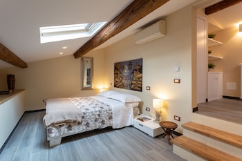 carlas rooms with private bathroom and kitchen