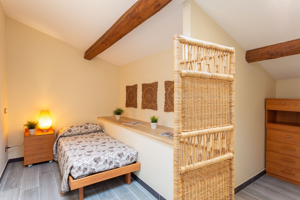 carlas rooms with private bathroom and kitchen