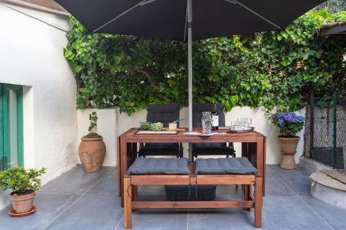 carlas rooms with private bathroom and kitchen