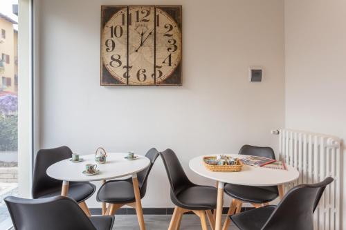 carlas rooms with private bathroom and kitchen