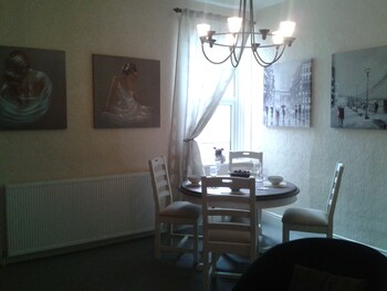 Avenue Road,,3.5 star