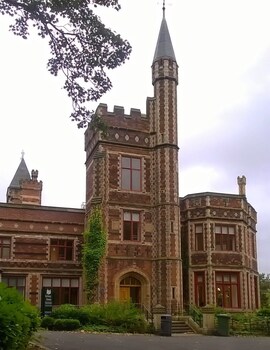 Avenue Road,,3.5 star